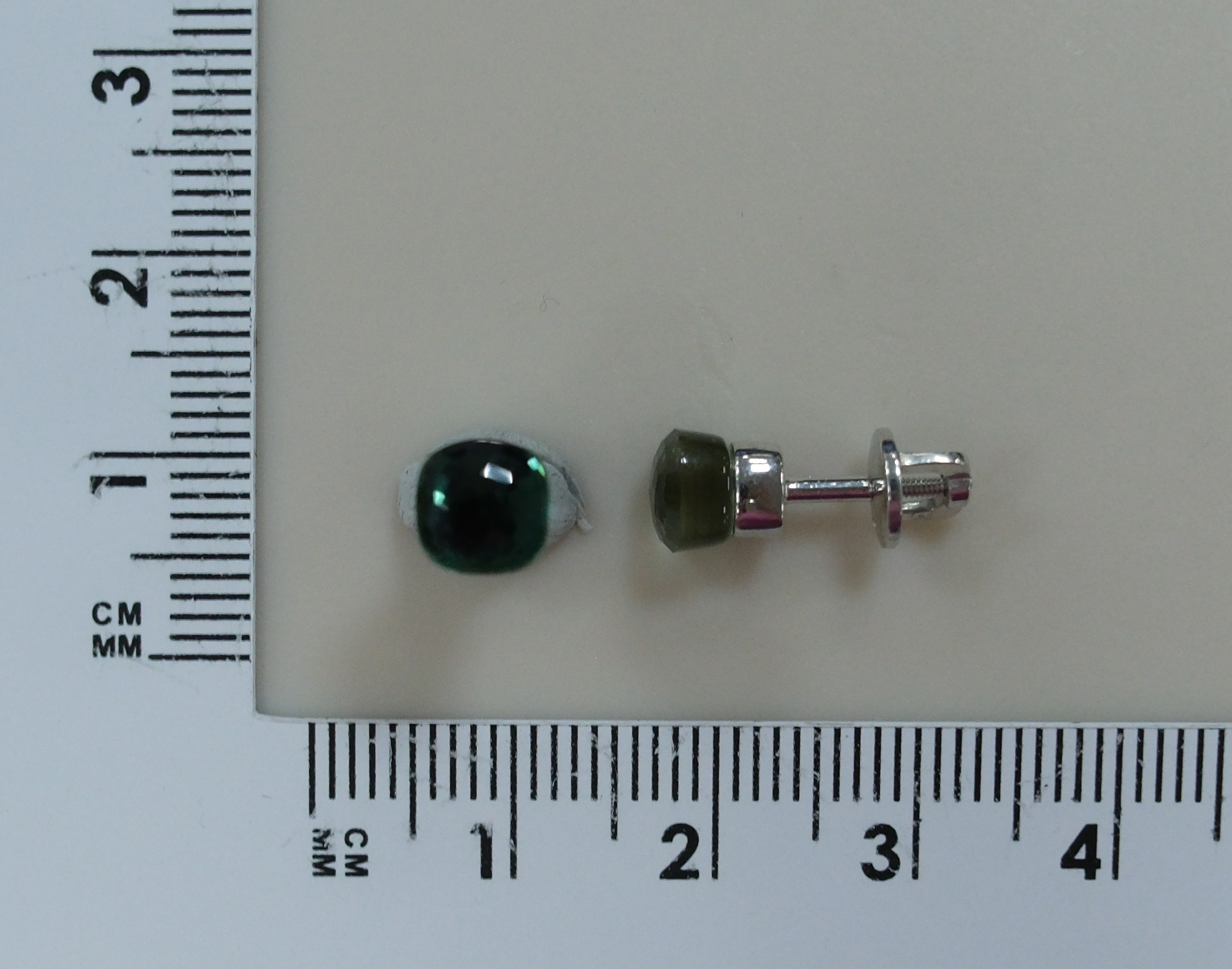 Серебряные серьги-пусеты с кварцем